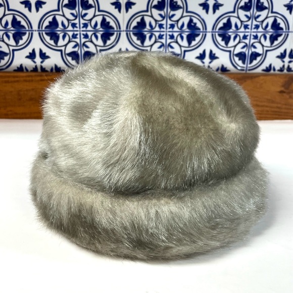Vintage 1960s Faux Fur Cuffed Cloche Hat Gray Taupe Mod Jackie O Style 22” - Picture 2 of 5